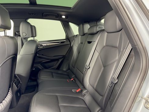 Used 2020 Porsche Macan AWD/4WD image 25
