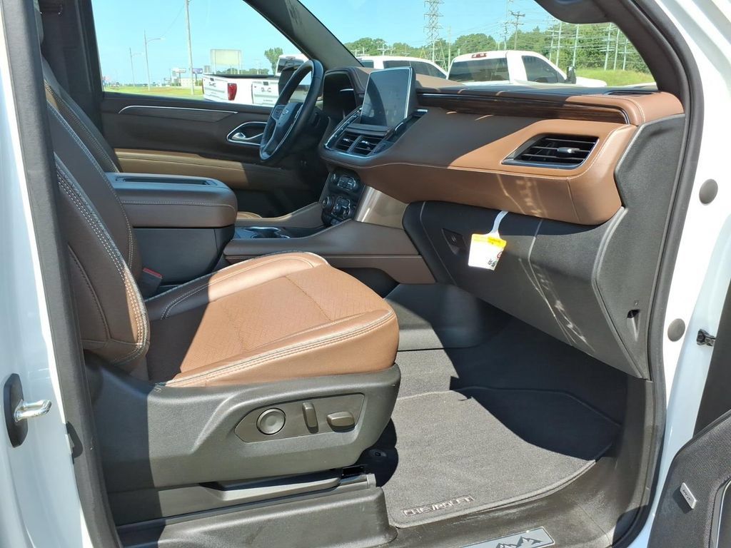 Used 2023 Chevrolet Tahoe High Country AWD/4WD image 11