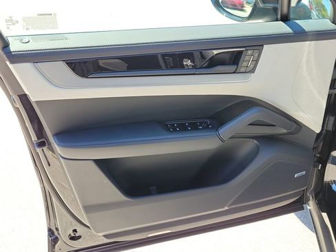 New 2026 Porsche Cayenne Coupe image 24