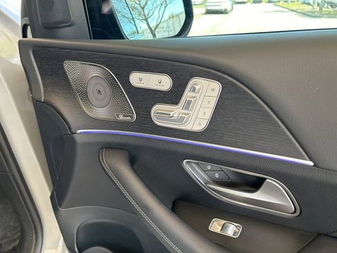 Used 2025 Mercedes-Benz GLS 450 4MATIC w/ AMG Line Exterior image 23