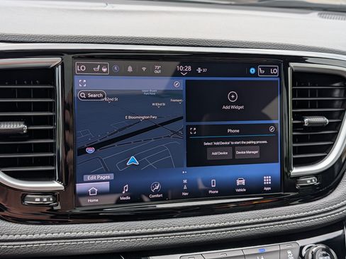 Used 2025 Chrysler Pacifica Limited FWD image 22
