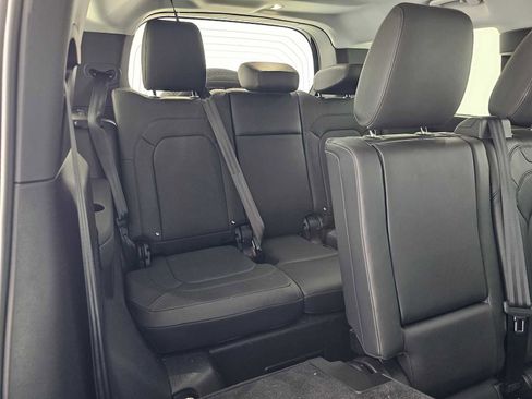 Used 2025 Land Rover Defender 130 S image 13