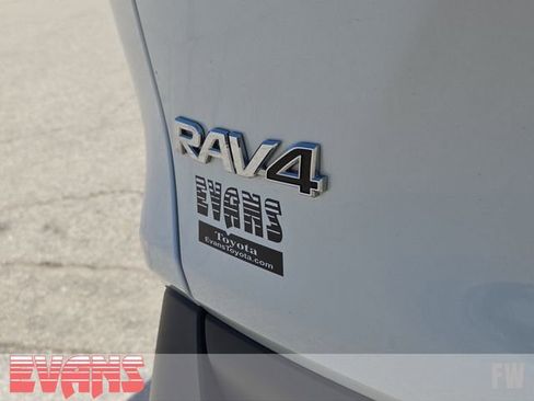 Used 2019 Toyota RAV4 Limited AWD/4WD image 4