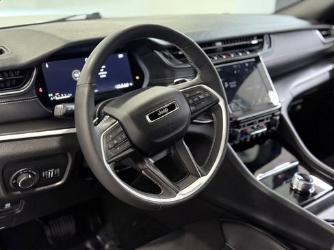 Certified 2024 Jeep Grand Cherokee Altitude image 21