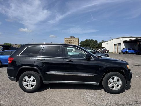 Used 2011 Jeep Grand Cherokee Laredo RWD image 9