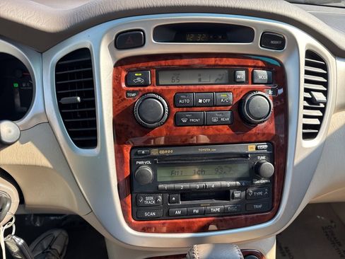 Used 2005 Toyota Highlander Limited image 11