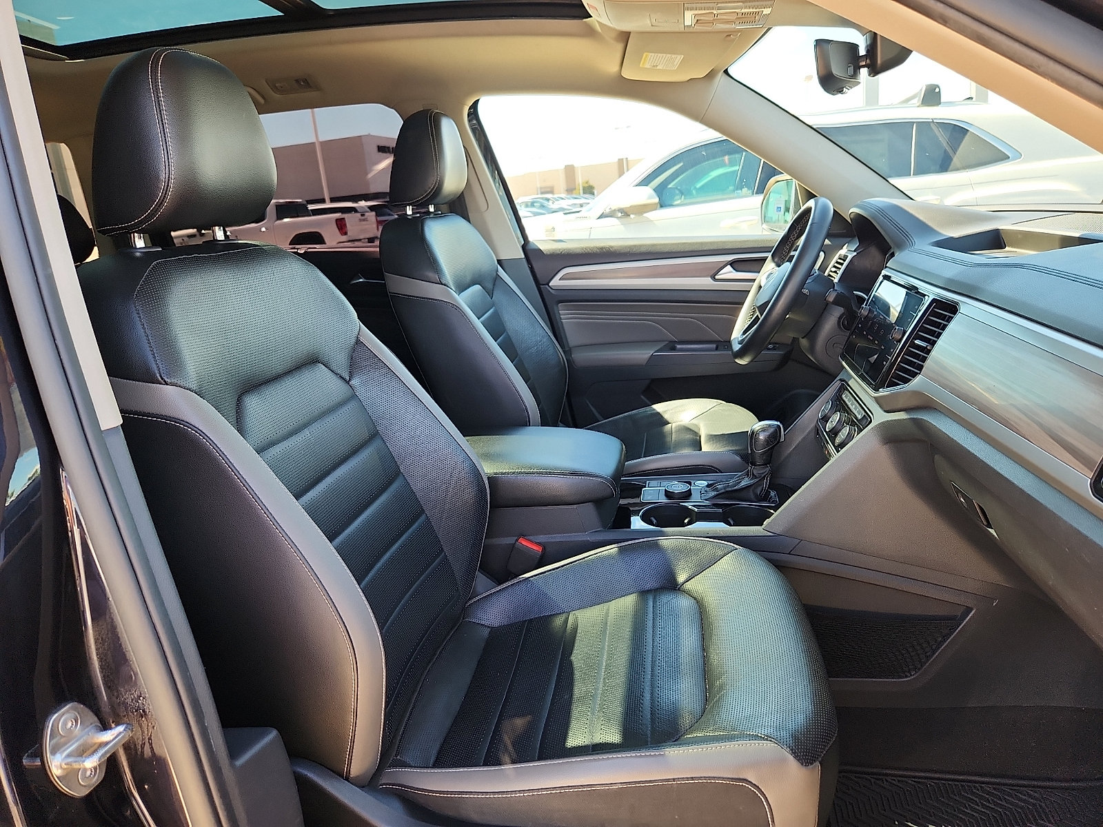 Used 2021 Volkswagen Atlas SEL Premium w/ MDO Package (Bench Seat) AWD/4WD image 14