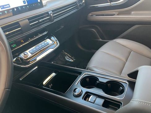 Certified 2025 Lincoln Corsair AWD image 33