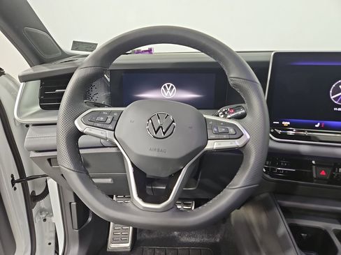 New 2026 Volkswagen Tiguan SE R-Line image 14
