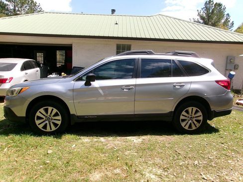 Used 2017 Subaru Outback 2.5i image 1