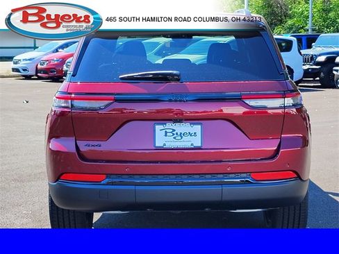 New 2025 Jeep Grand Cherokee Altitude image 33