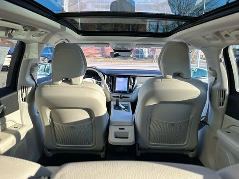 Used 2025 Volvo V60 B5 Cross Country Plus image 27