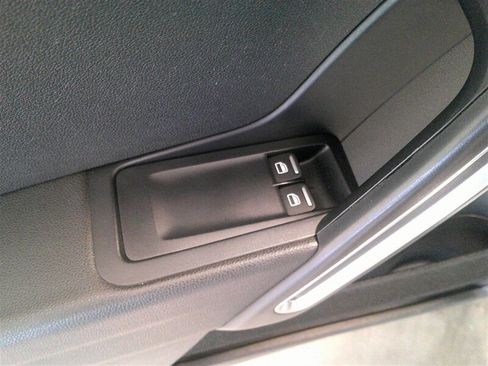 Used 2012 Volkswagen Beetle 2.5 image 25