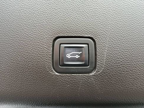 Certified 2023 Chevrolet Traverse LT FWD image 19