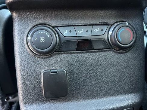 Used 2013 Ford Explorer XLT image 29