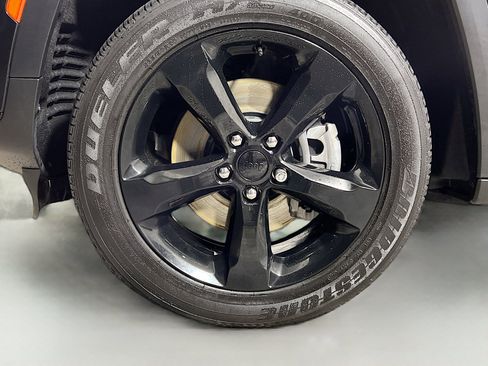 Used 2025 Jeep Grand Cherokee L Laredo image 14