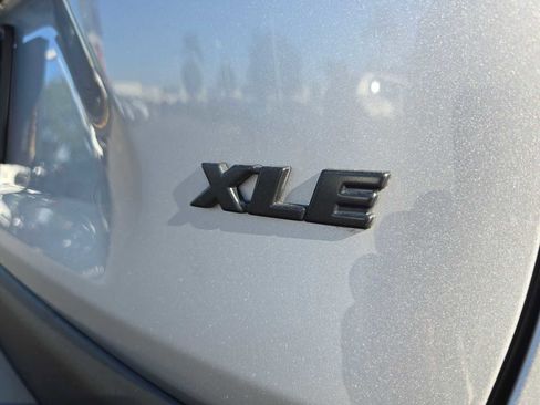 Used 2022 Toyota RAV4 XLE Premium image 13