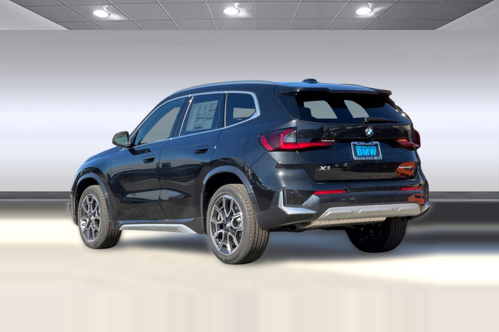 Used 2026 BMW X1 xDrive28i w/ Technology Package AWD/4WD image 3