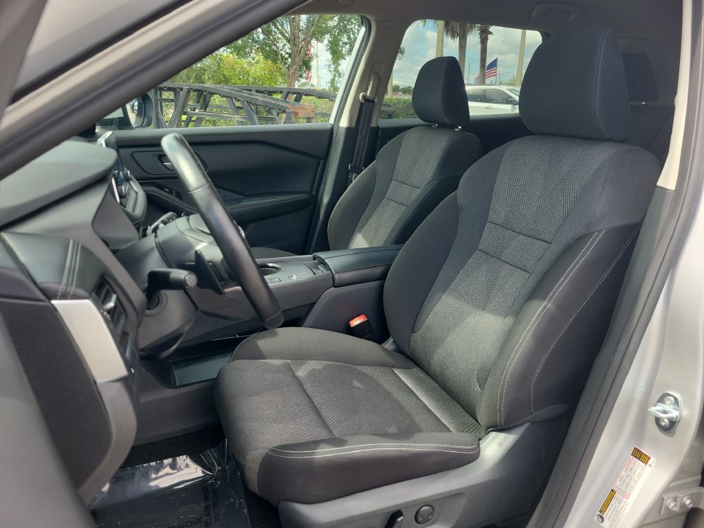 Certified 2025 Nissan Rogue SV FWD image 15