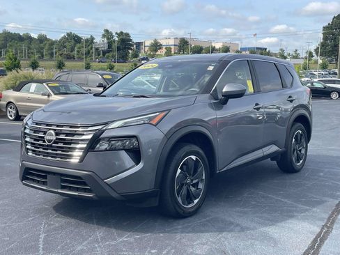 Used 2024 Nissan Rogue SV AWD/4WD image 3