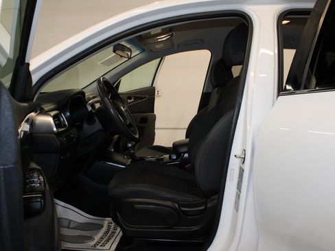 Used 2020 Kia Sorento LX image 12