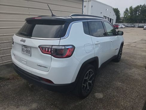 Used 2025 Jeep Compass Limited AWD/4WD image 9
