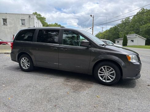 Used 2019 Dodge Grand Caravan SXT FWD image 9