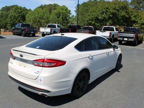 Used 2018 Ford Fusion SE w/ Equipment Group 201A FWD image 14