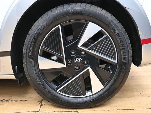 Used 2025 Hyundai Ioniq 5 Limited image 12