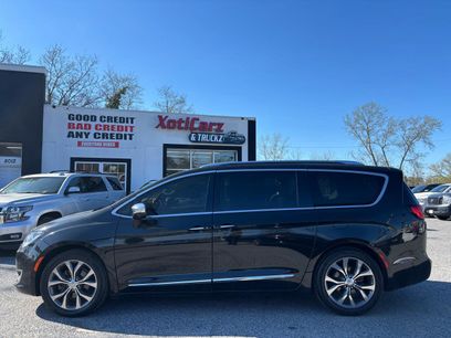Used 2017 Chrysler Pacifica Limited w/ UConnect Theater Package