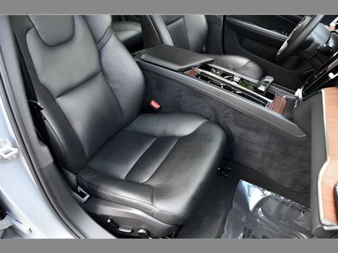 Used 2024 Volvo S60 B5 Plus FWD image 30