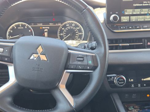 Used 2024 Mitsubishi Outlander AWD image 21