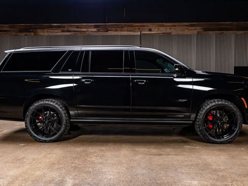 Used 2026 Cadillac Escalade ESV V image 11