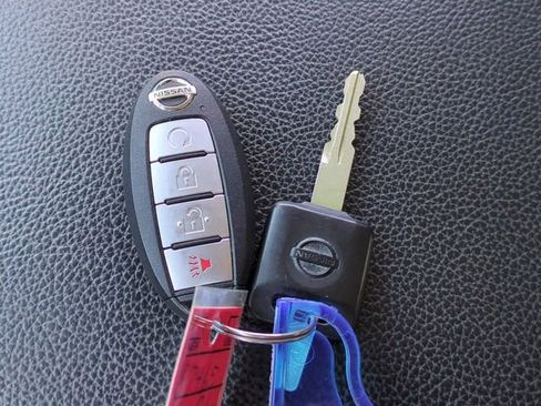 Used 2021 Nissan Titan SV w/ SV Convenience Package image 29