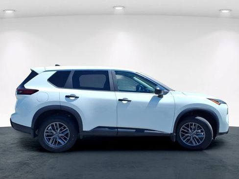 Used 2024 Nissan Rogue S FWD image 7