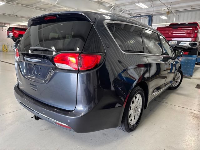 Used 2020 Chrysler Pacifica Touring-L FWD image 15