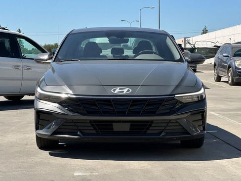 Used 2025 Hyundai Elantra SEL FWD image 11