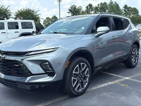 Used 2023 Chevrolet Blazer RS w/ Driver Confidence II Package FWD image 3