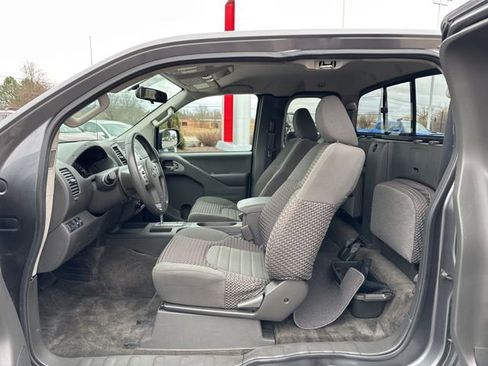 Used 2016 Nissan Frontier SV image 10