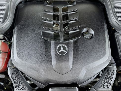 Certified 2021 Mercedes-Benz GLS 580 4MATIC image 33