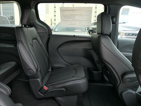 New 2026 Chrysler Pacifica Select FWD image 20
