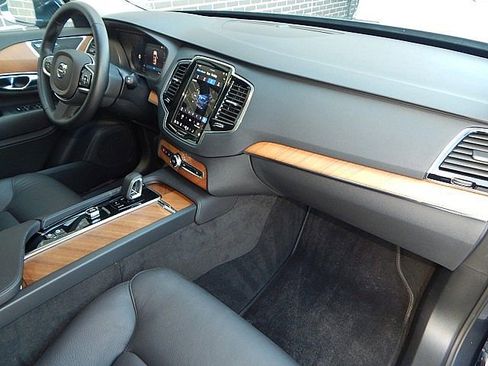 Certified 2025 Volvo XC90 B6 Plus image 21