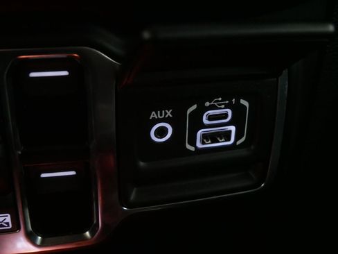 Used 2021 Jeep Wrangler Unlimited Sahara w/ Uconnect 4C Nav & Sound Group AWD/4WD image 33