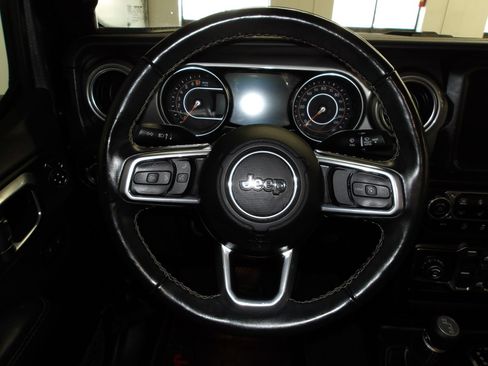 Used 2022 Jeep Gladiator Overland w/ Cold Weather Group AWD/4WD image 14