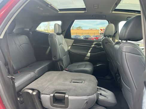 Used 2018 Buick Enclave Essence image 18