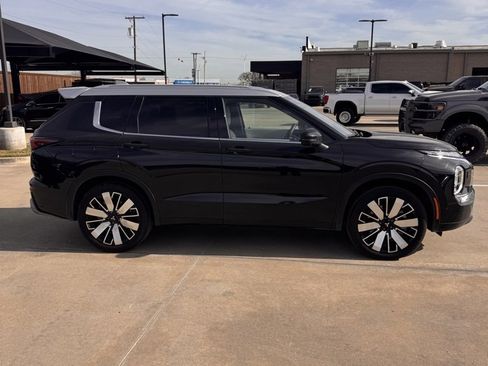 Used 2025 Mitsubishi Outlander AWD image 9