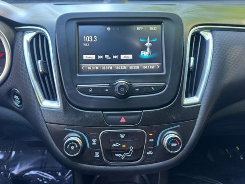 Used 2016 Chevrolet Malibu LT FWD image 11