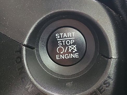 Used 2020 Jeep Renegade Sport w/ Sport Appearance Group image 17