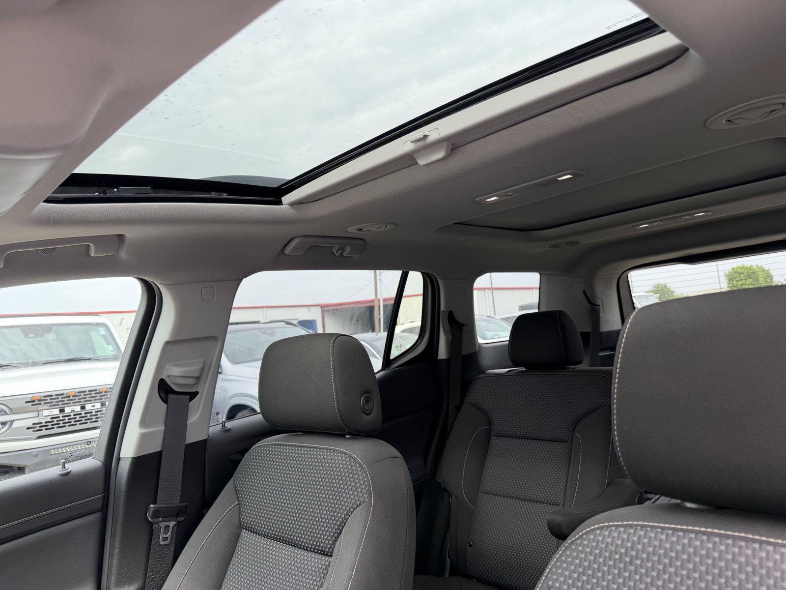 Used 2021 GMC Acadia SLE w/ Driver Convenience Package FWD image 9