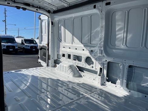 New 2026 Ford Transit 250 148 Medium Roof RWD image 17